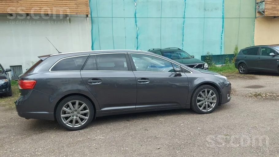 Toyota Avensis 2012 photo 5