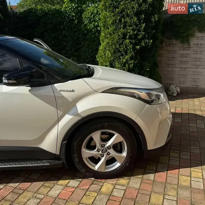 Toyota C-Hr 2018 photo 3