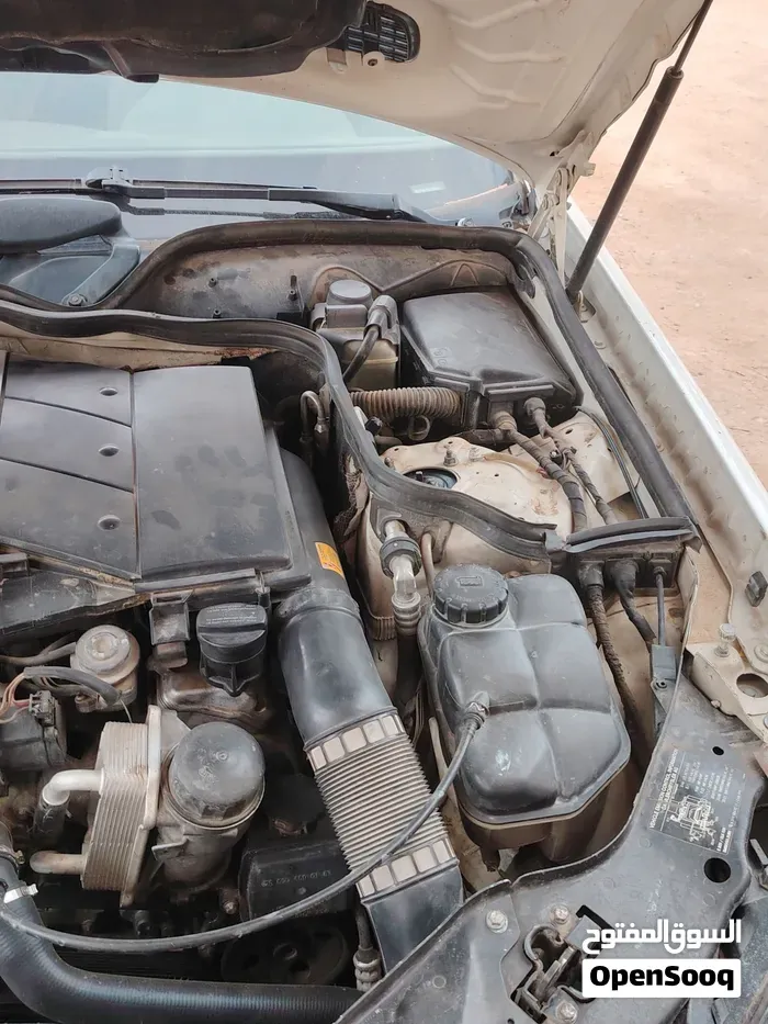 Mercedes-Benz E-Class 2004 photo 2