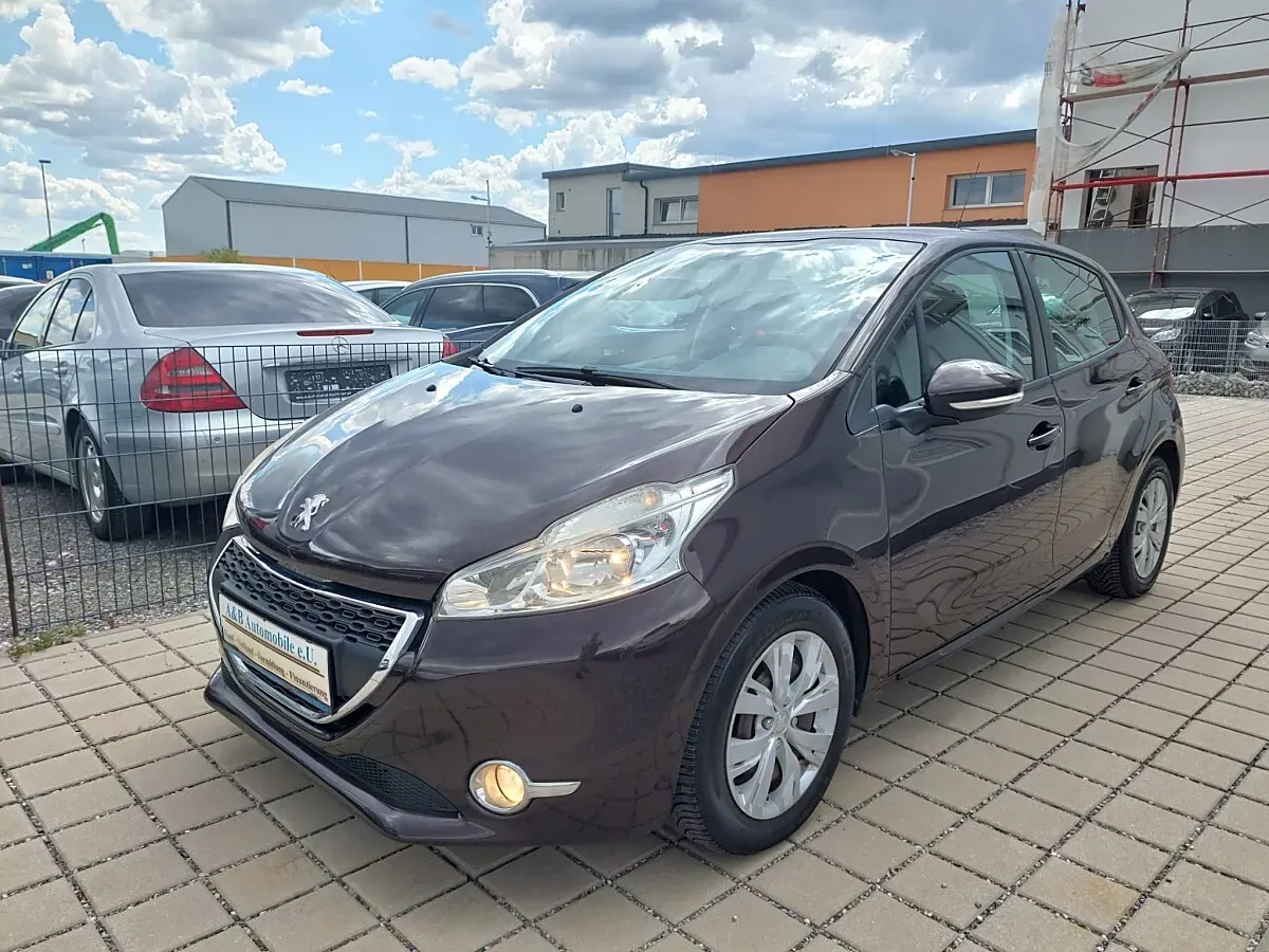 Peugeot 208 2013 photo 3