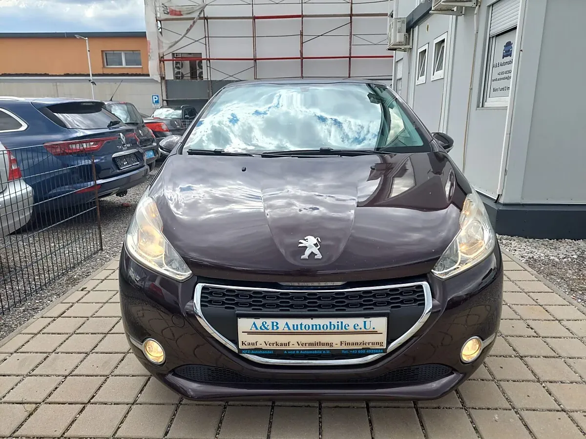 Peugeot 208 2013 photo 2