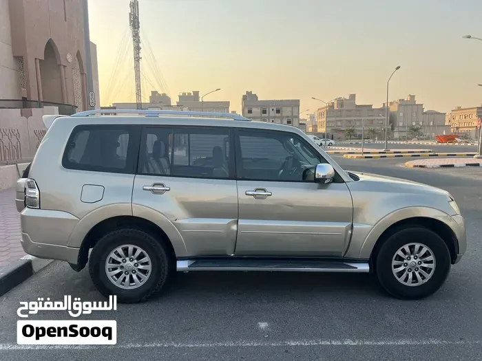 Mitsubishi Pajero 2012 photo 2