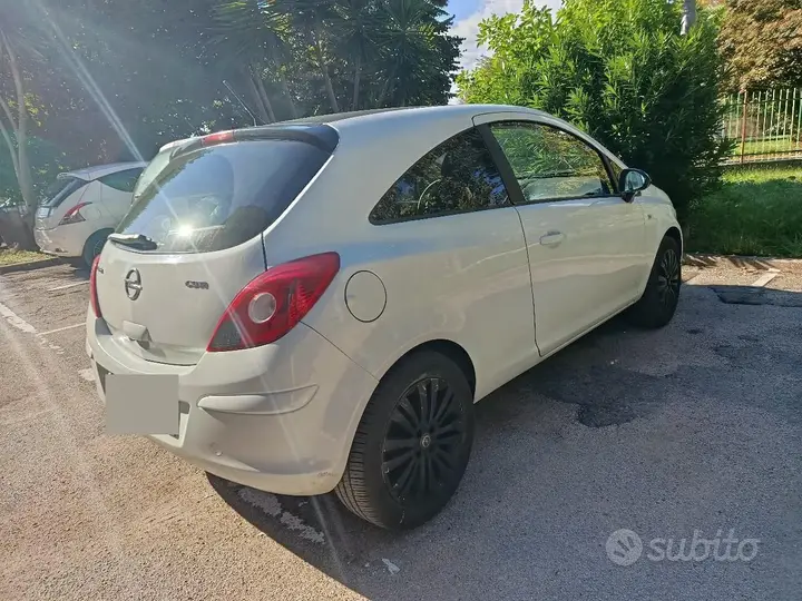 Opel Corsa D 2012 photo 3