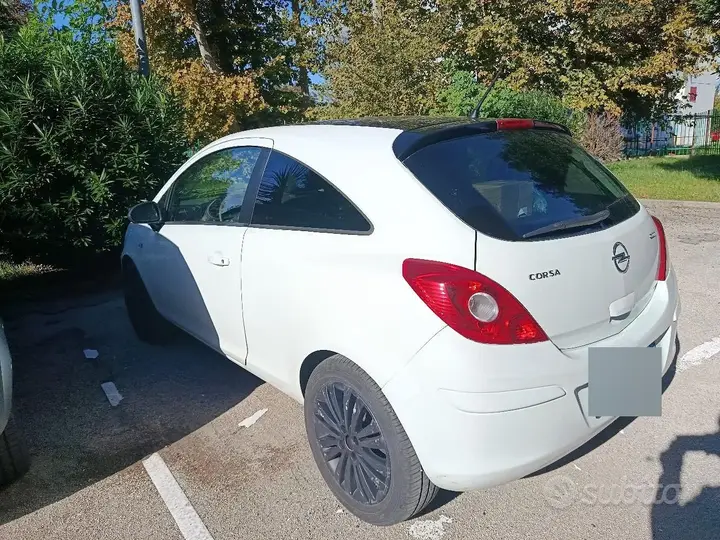 Opel Corsa D 2012 photo 2