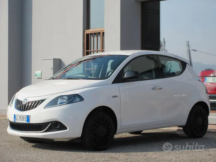 Lancia Ypsilon