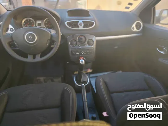 Renault Clio 2012 photo 2