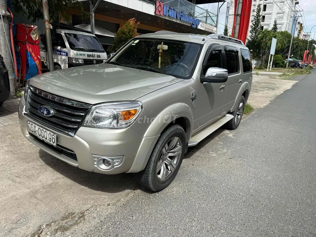 Ford Everest 2010 photo 2