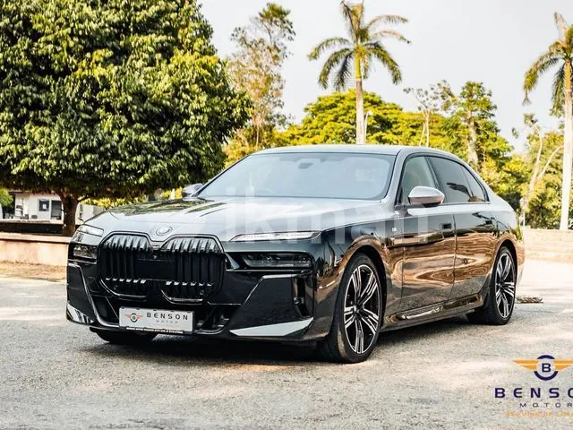 BMW I7