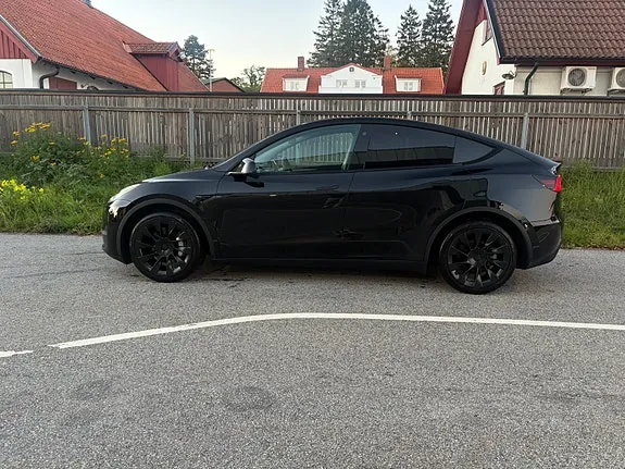 Tesla Model Y 2024 photo 3