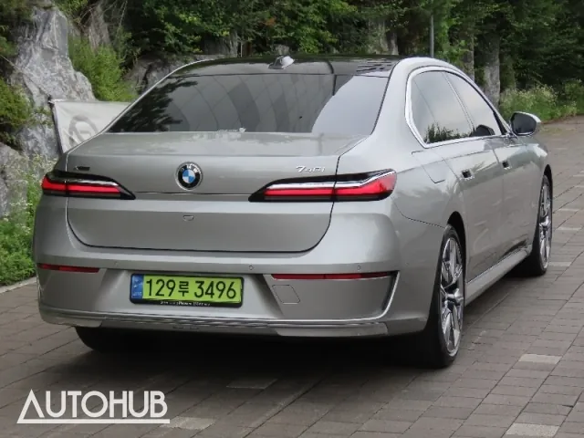 BMW 7 Series 2024 photo 3