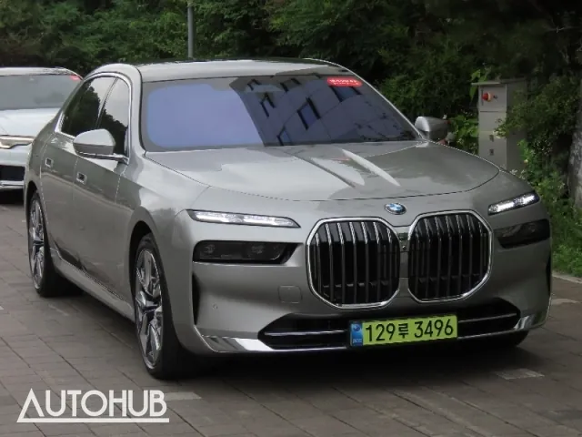 BMW 7 Series 2024 photo 2