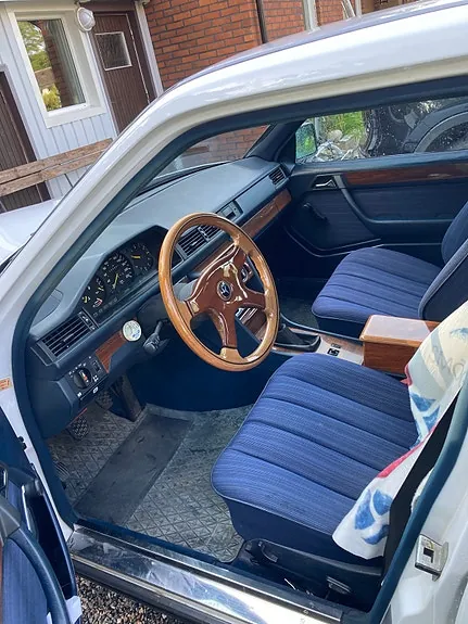 Mercedes-Benz 200 1988 photo 3