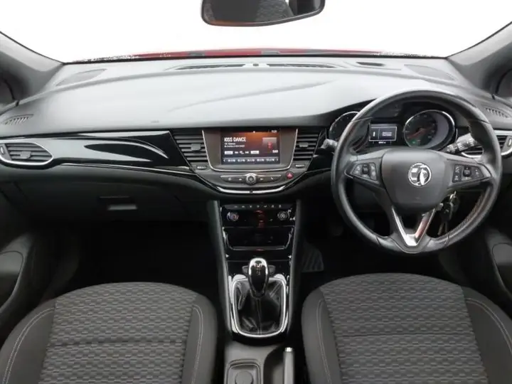 Vauxhall Astra 2017 photo 3