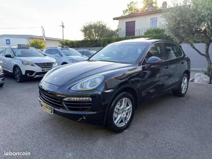 Porsche Cayenne 2012 photo 2