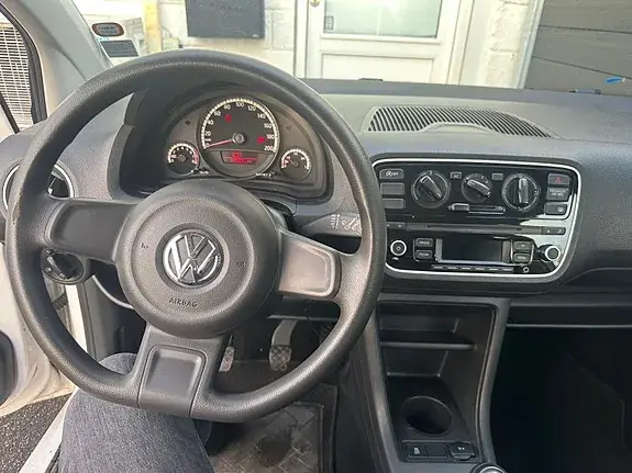 Volkswagen Up 2013 photo 4