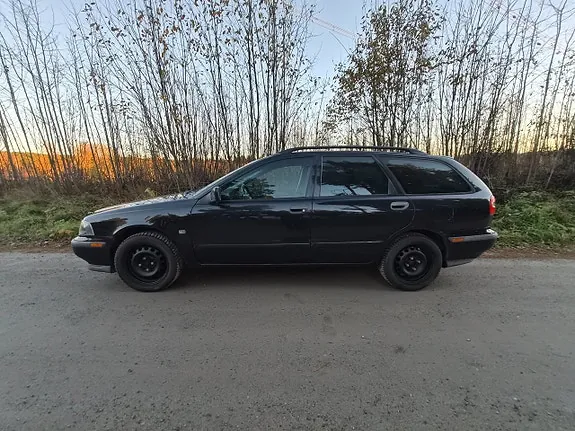 Volvo V40 1998 photo 4