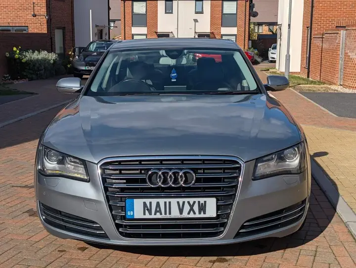 Audi A8 2011 photo 2