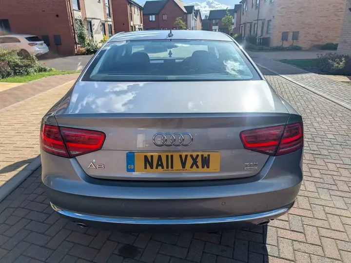 Audi A8 2011 photo 5