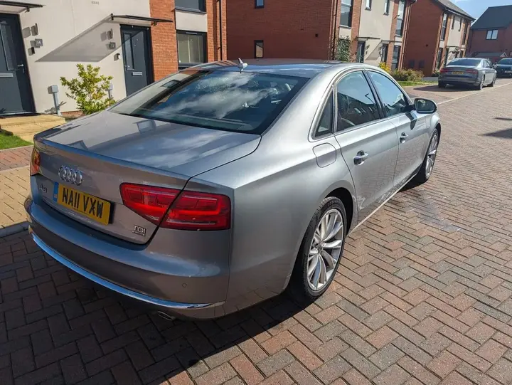 Audi A8 2011 photo 4