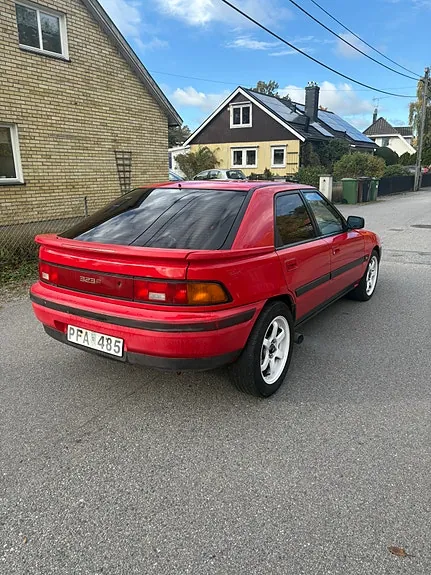 Mazda 323F 1994 photo 2