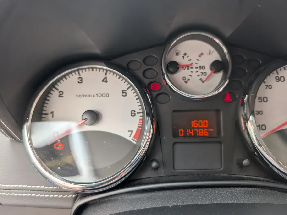 Peugeot 207 2012 photo 3