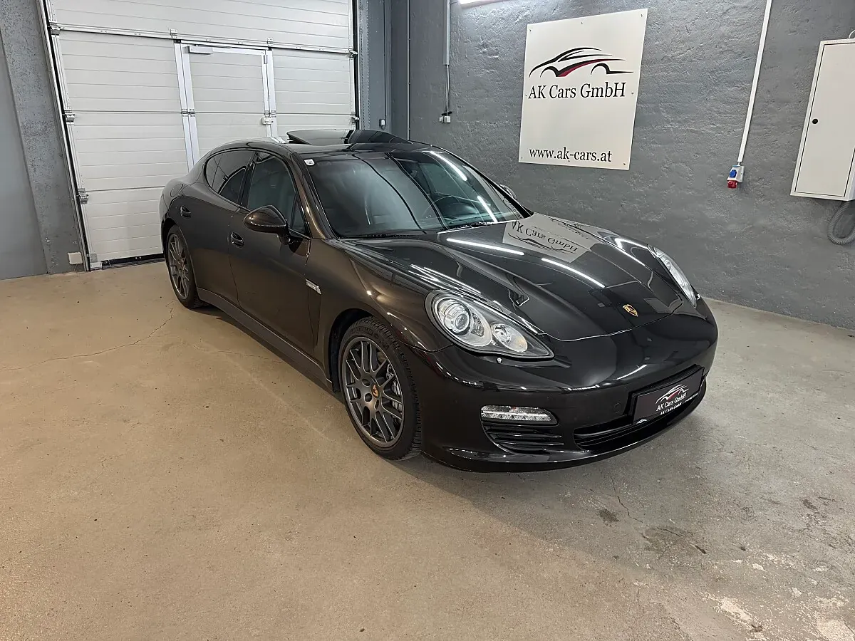 Porsche Panamera 2012 photo 2