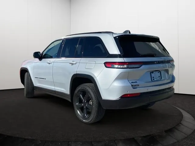 Jeep Grand Cherokee 2024 photo 4