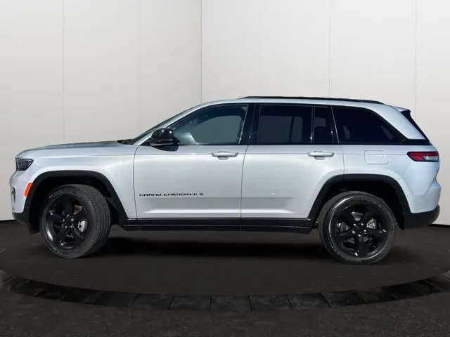 Jeep Grand Cherokee 2024 photo 2