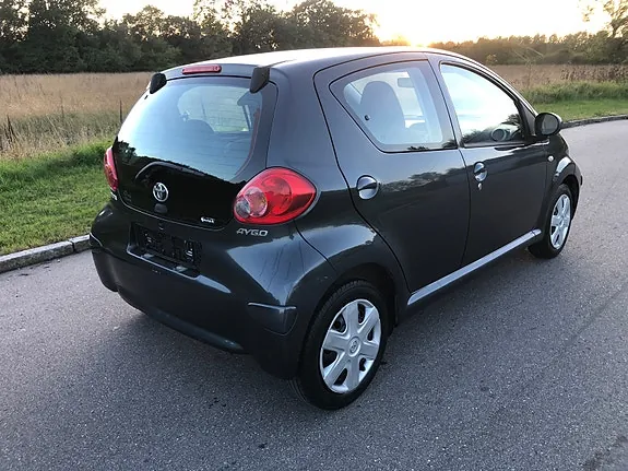 Toyota Aygo 2008 photo 2