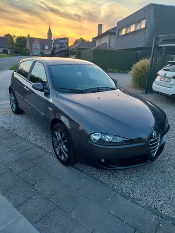 Alfa Romeo 147 2006 photo 2