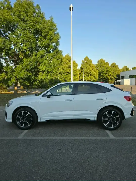 Audi Q3 2023 photo 2