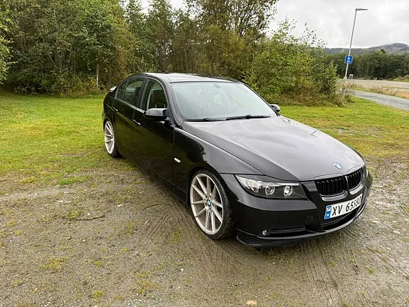 BMW 318D 2007 photo 2