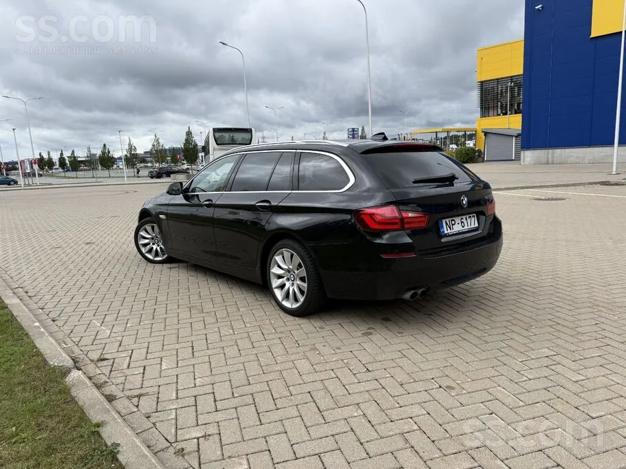 BMW 5 Series Touring 2011 photo 3