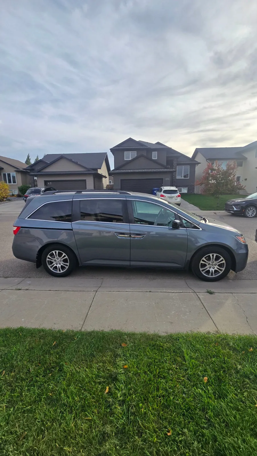 Honda Odyssey 2011 photo 2