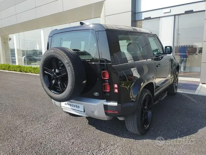 Land Rover Defender 2023 photo 2