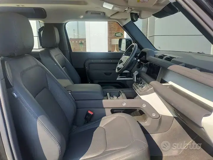 Land Rover Defender 2023 photo 3