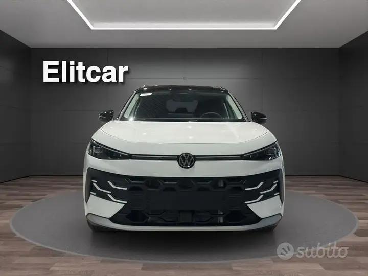 Volkswagen T-Roc photo 3