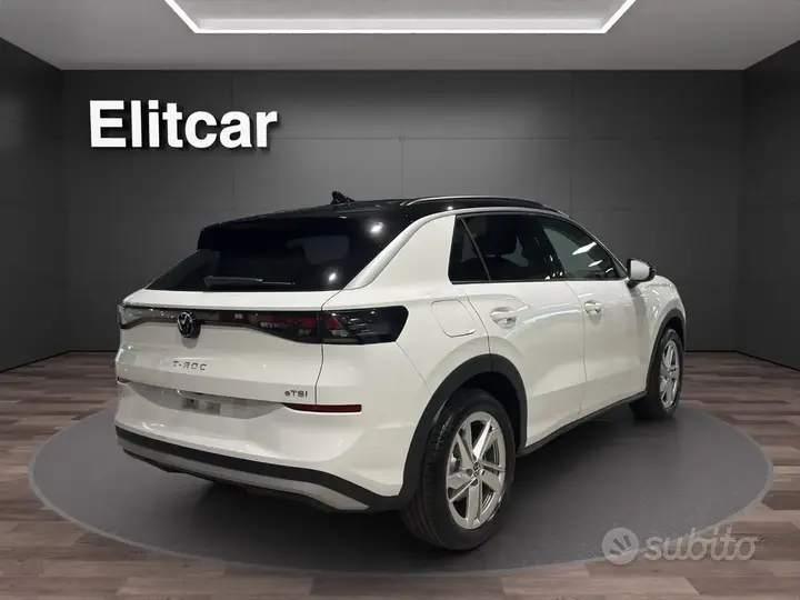 Volkswagen T-Roc photo 4