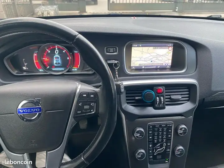 Volvo V40 2014 photo 2