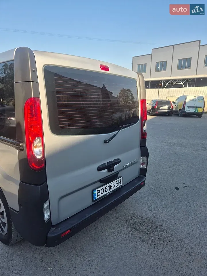 Opel Vivaro 2011 photo 4
