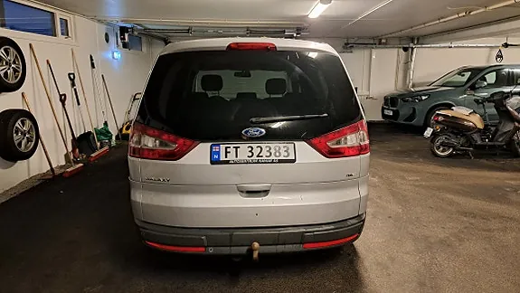 Ford Galaxy 2010 photo 4