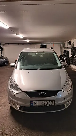 Ford Galaxy 2010 photo 3