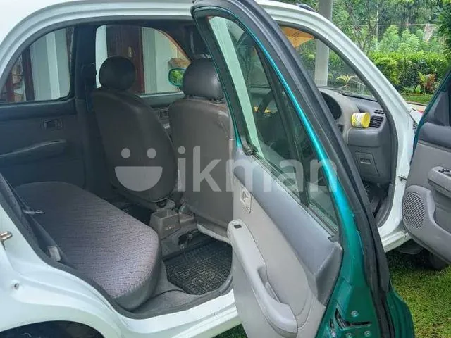 Nissan March 1995 photo 3