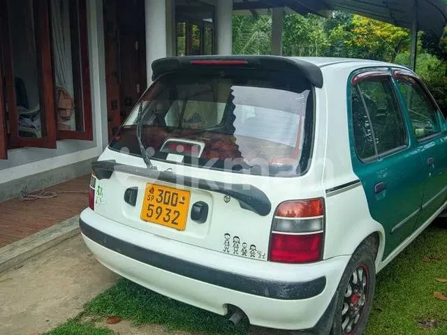 Nissan March 1995 photo 5