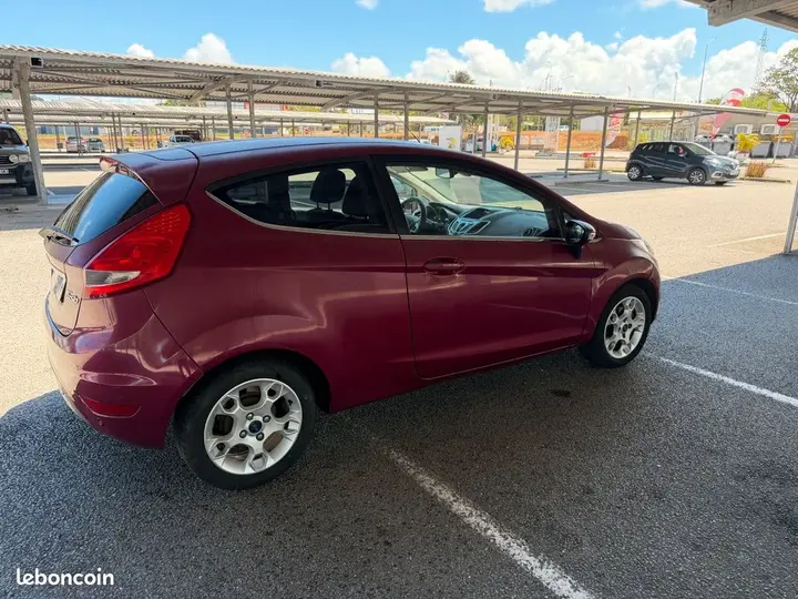 Ford Fiesta 2012 photo 3