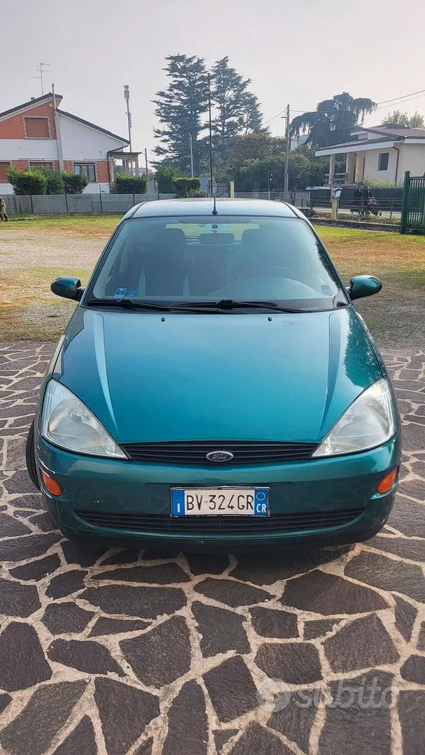 Ford Focus 2000 photo 3