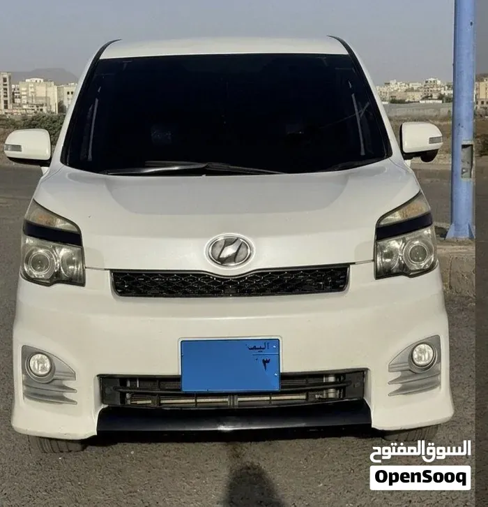Toyota Voxy 2012 photo 2