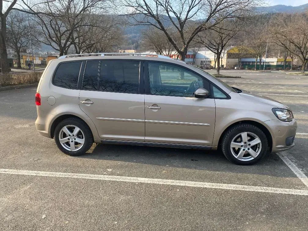 Volkswagen Touran 2012 photo 2