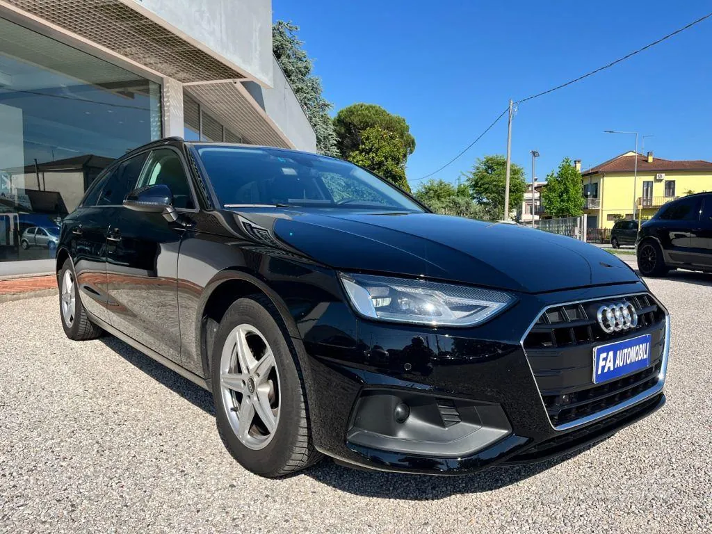 Audi A4 2023 photo 4