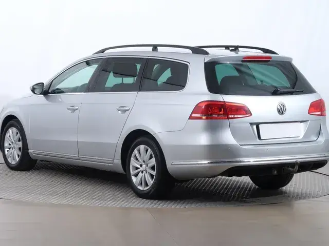Volkswagen Passat Variant 2012 photo 3